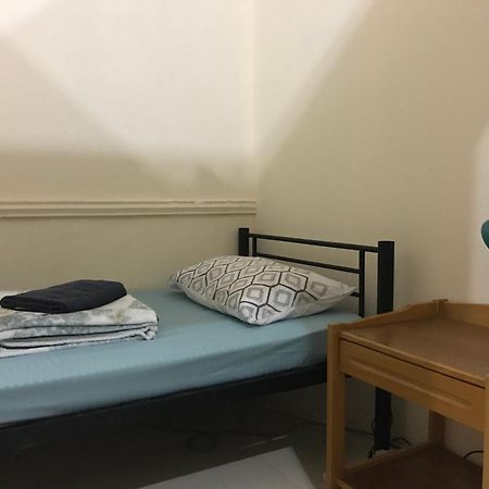 Backpacker'S Bed - No Parking Space Abu Dhabi Exterior foto