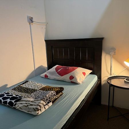 Backpacker'S Bed - No Parking Space Abu Dhabi Exterior foto