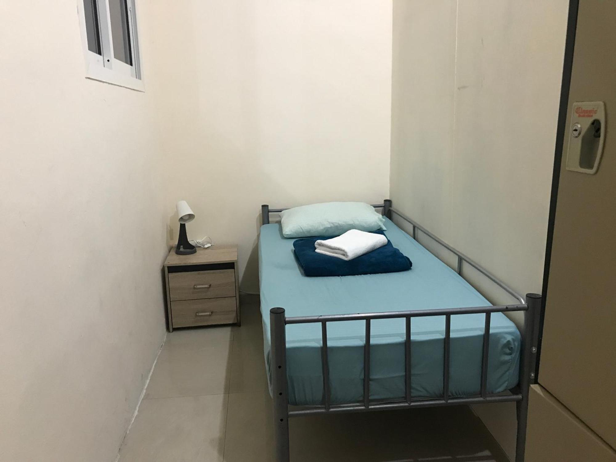 Backpacker'S Bed - No Parking Space Abu Dhabi Exterior foto